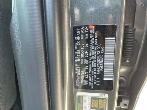 Certified 2024 Hyundai Elantra Limited image 41