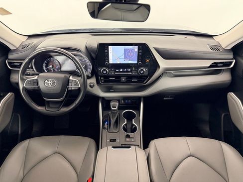 Used 2022 Toyota Highlander XLE FWD image 15