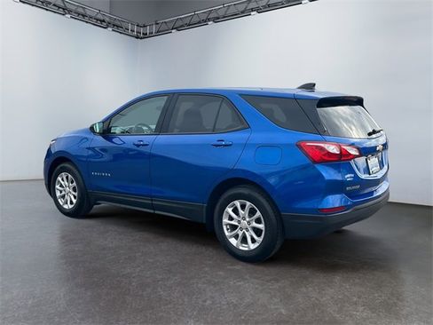Used 2019 Chevrolet Equinox LS w/ LS Convenience Package image 3