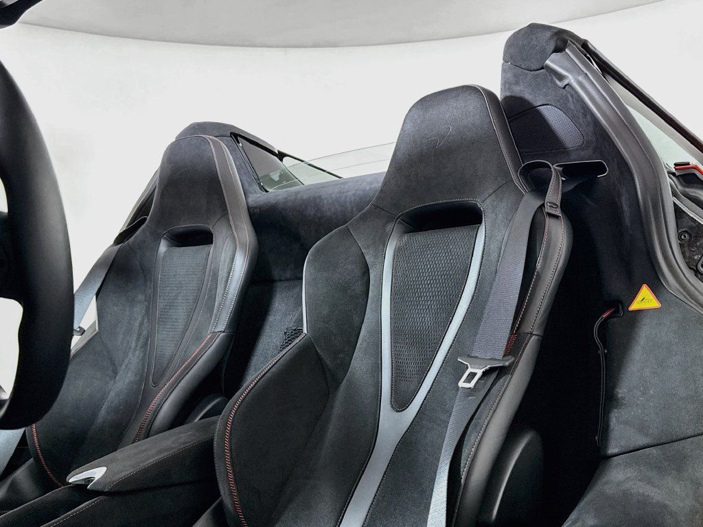 Used 2026 McLaren 750S Spider RWD image 16
