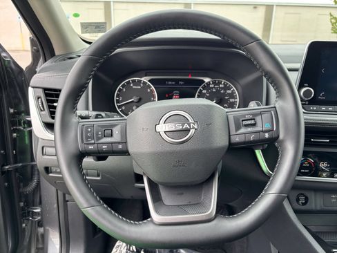 Used 2025 Nissan Rogue SV FWD image 31