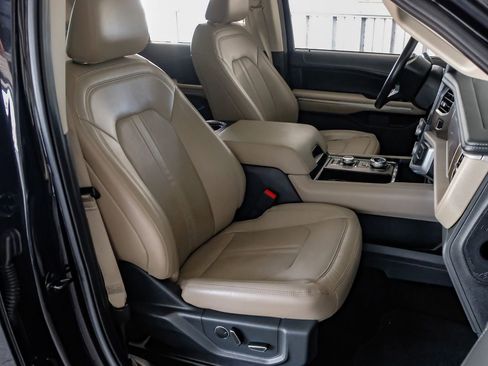 Used 2022 Ford Expedition Max Limited image 31