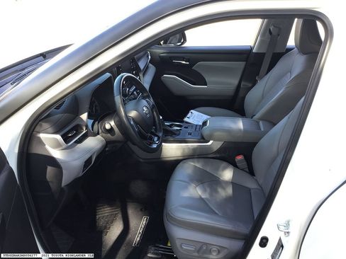 Used 2021 Toyota Highlander XLE FWD image 7