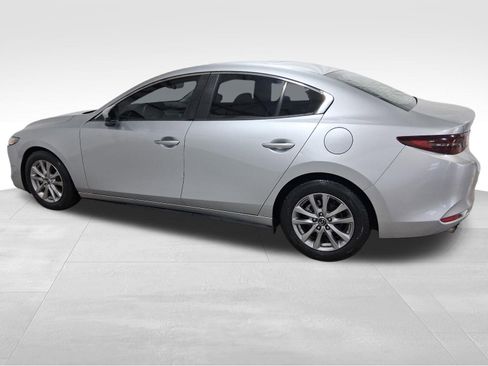 Used 2019 MAZDA MAZDA3 Sedan FWD image 7