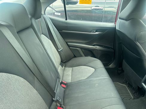Used 2019 Toyota Camry LE FWD image 5