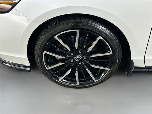 Used 2023 Honda Accord Touring image 8