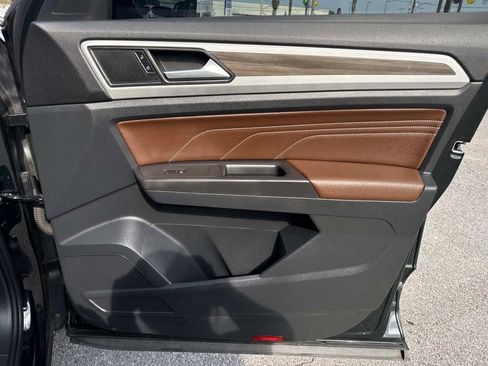 Used 2022 Volkswagen Atlas SEL image 15