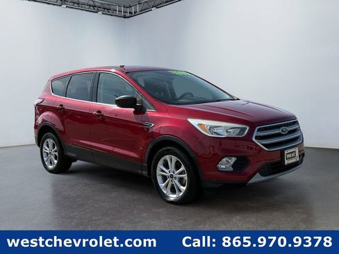 Used 2017 Ford Escape SE image 1