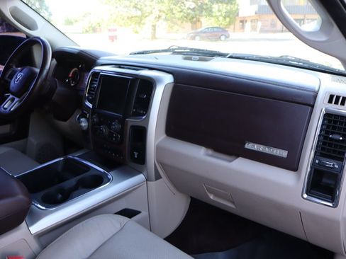 Used 2015 RAM 1500 Laramie w/ Convenience Group AWD/4WD image 17