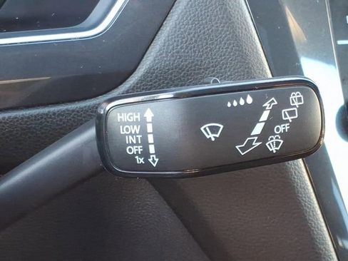 Used 2023 Volkswagen Tiguan SE R-Line image 26