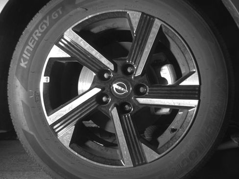 Used 2025 Nissan Sentra SV FWD image 13