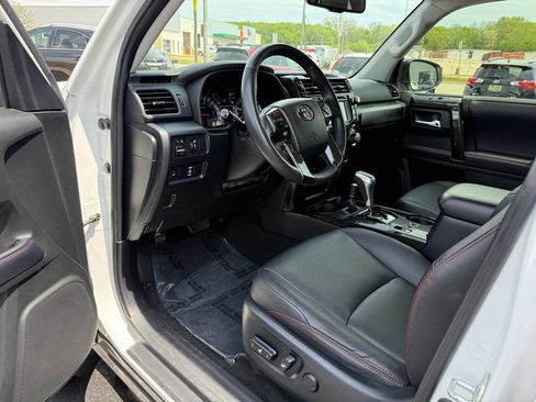 Used 2018 Toyota 4Runner TRD Off-Road Premium AWD/4WD image 52