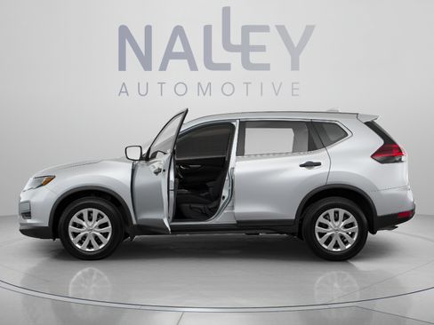 Used 2018 Nissan Rogue SV w/ Sun & Sound Touring Package FWD image 2