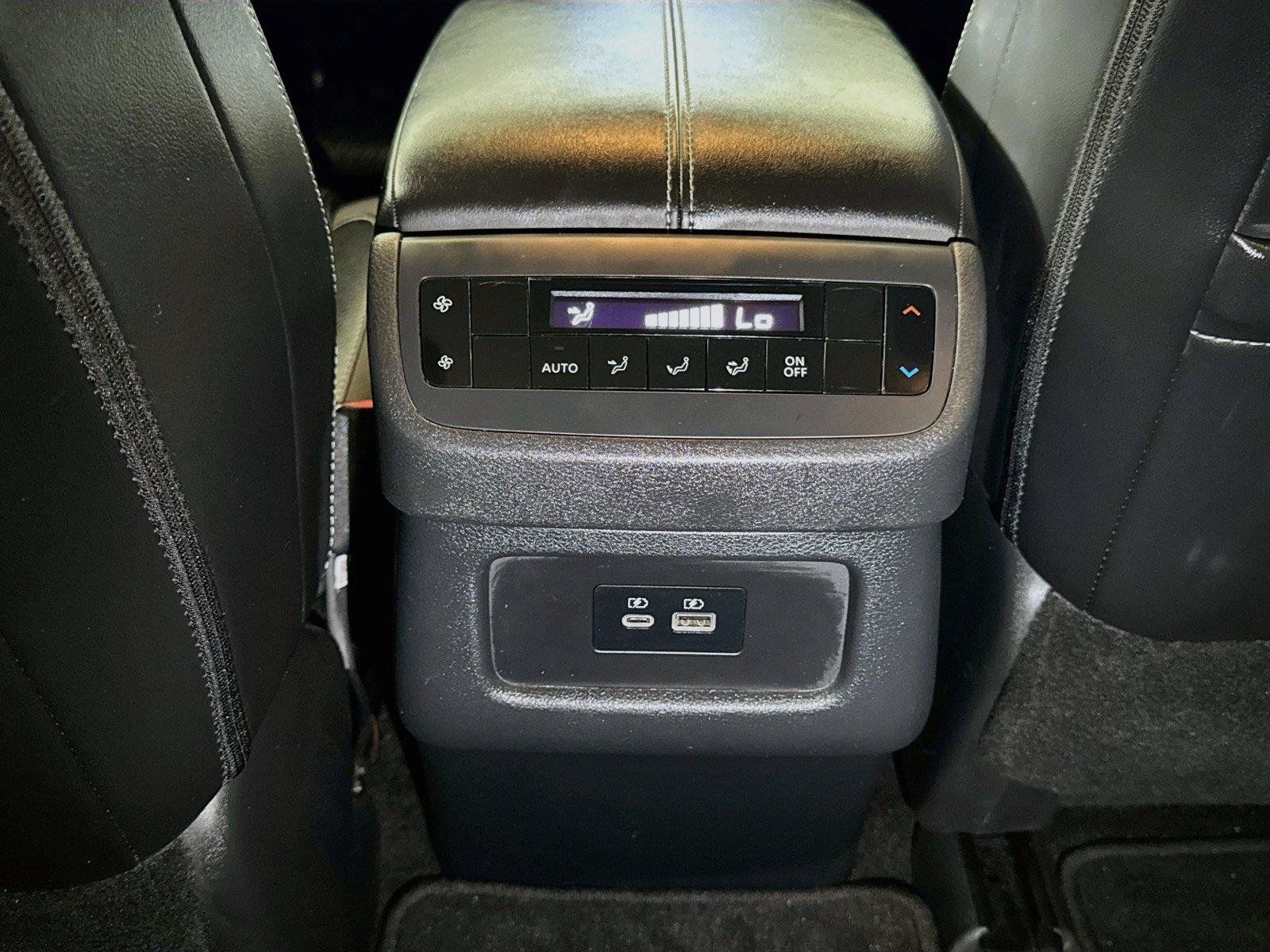 Used 2025 Nissan Pathfinder SL FWD image 23
