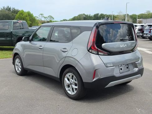 Certified 2025 Kia Soul LX w/ LX Technology Package FWD image 3