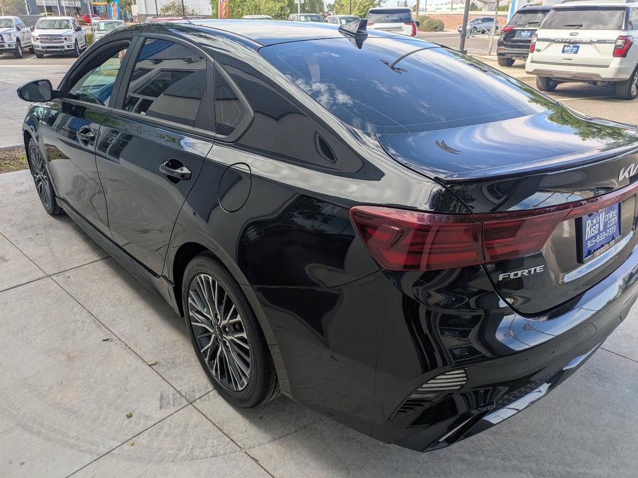 Used 2023 Kia Forte GT-Line w/ GT-Line Premium Package FWD image 4