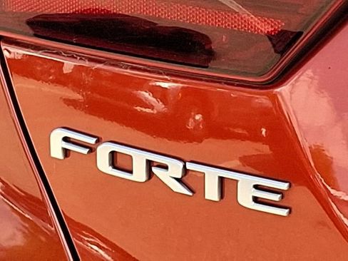 Used 2022 Kia Forte LXS w/ LXS Technology Package FWD image 29