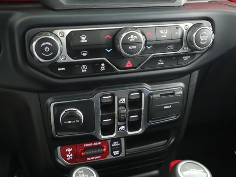 Used 2023 Jeep Gladiator Rubicon w/ Trailer Tow Package image 22