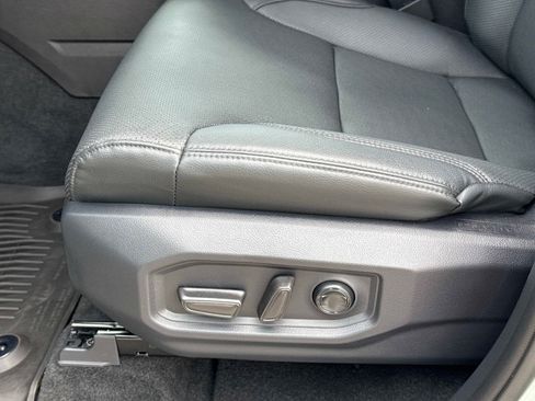 Used 2025 Toyota Tundra Limited AWD/4WD image 22