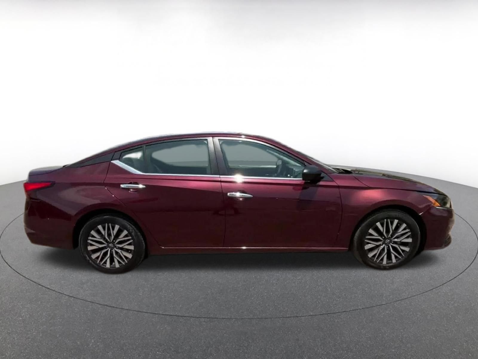 Used 2025 Nissan Altima 2.5 SV FWD image 15