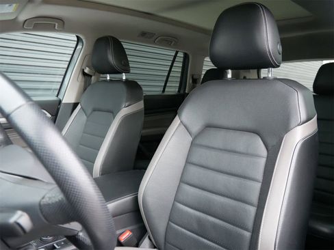 Used 2022 Volkswagen Atlas SEL Premium image 5