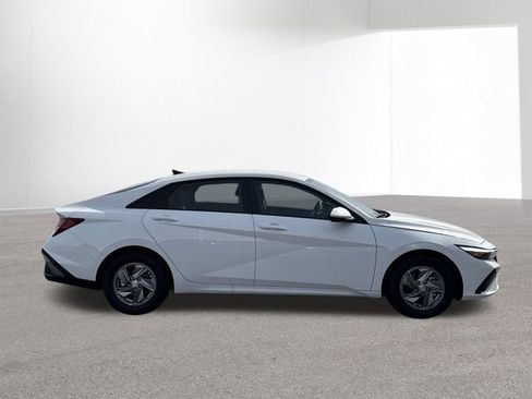 New 2026 Hyundai Elantra SE w/ Cargo Package FWD image 31
