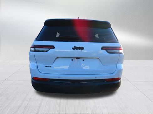 Used 2023 Jeep Grand Cherokee L Laredo image 6