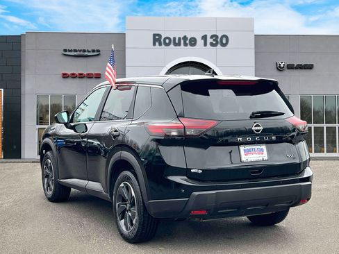 Used 2024 Nissan Rogue SV FWD image 3