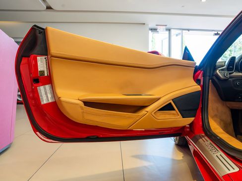 Used 2011 Ferrari 458 Italia Coupe RWD image 8