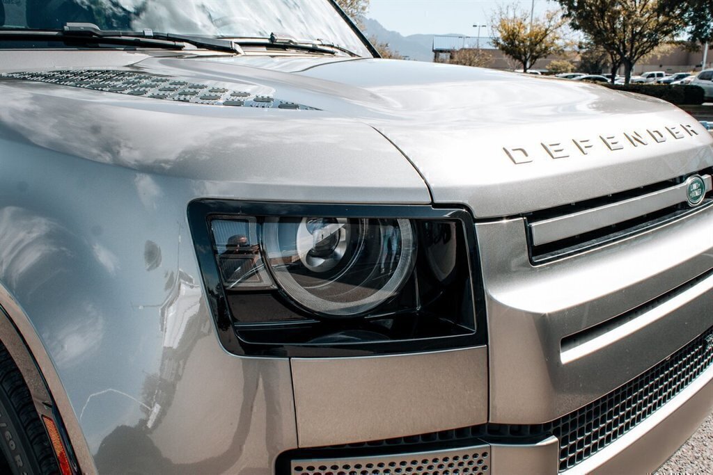 Used 2022 Land Rover Defender 90 X-Dynamic SE AWD/4WD image 9