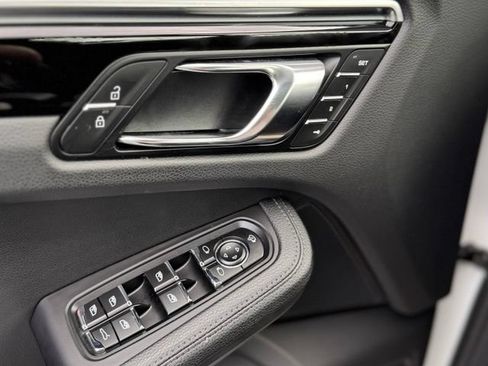 Used 2022 Porsche Macan AWD/4WD image 14