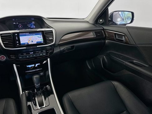 Used 2017 Honda Accord Touring image 24