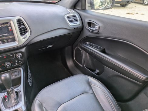 Used 2021 Jeep Compass Latitude FWD image 16