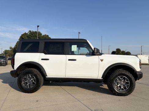 New 2025 Ford Bronco Badlands image 5