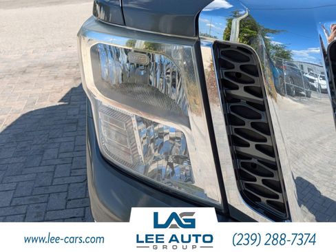 Used 2018 Nissan Titan SV w/ SV Convenience Package RWD image 8