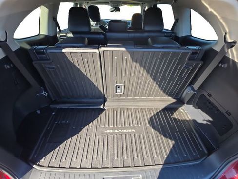 Used 2023 Toyota Highlander XLE image 13