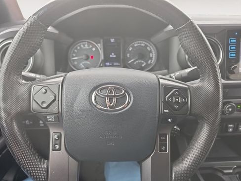 Used 2019 Toyota Tacoma TRD Off-Road AWD/4WD image 13