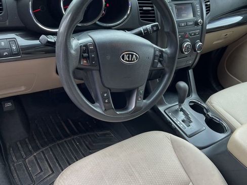 Used 2013 Kia Sorento LX w/ Convenience Pkg image 19