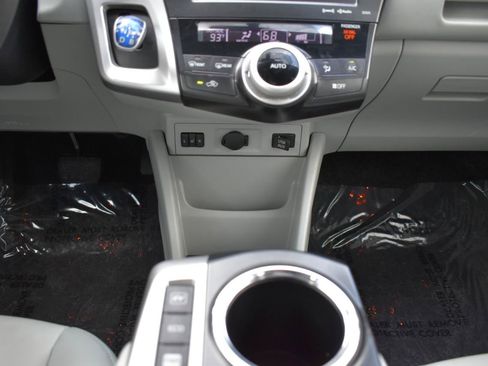 Used 2012 Toyota Prius V Five FWD image 17