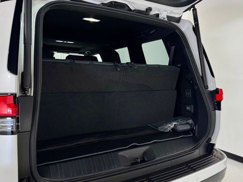 Used 2025 Lexus GX 550 image 10