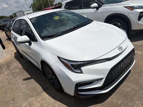 Used 2026 Toyota Corolla SE FWD image 6