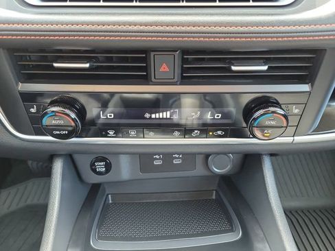 Used 2025 Nissan Rogue SV image 31