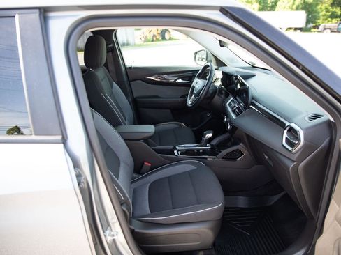 Used 2024 Chevrolet TrailBlazer LT w/ Convenience Package FWD image 24