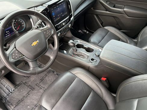 Used 2022 Chevrolet Traverse LT image 11