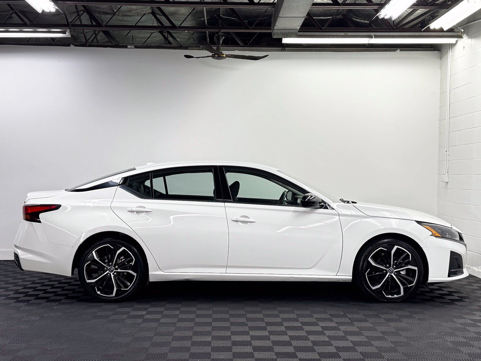 Certified 2023 Nissan Altima 2.5 SR FWD image 5