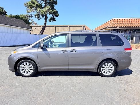 Used 2014 Toyota Sienna XLE AWD/4WD image 8