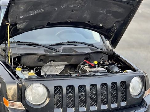 Used 2014 Jeep Patriot Latitude w/ Sun/Sound Group image 43