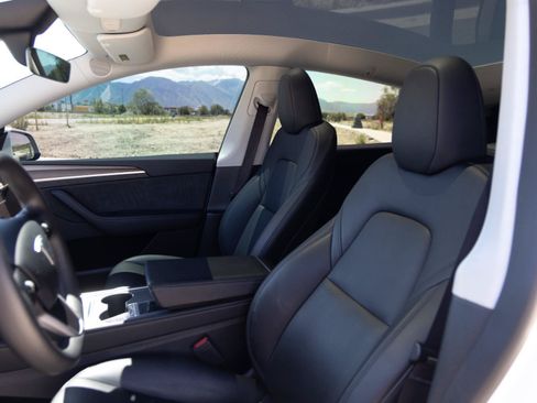 Used 2024 Tesla Model Y Long Range AWD/4WD image 13