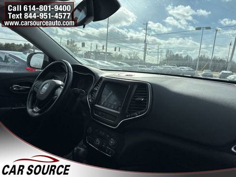 Used 2019 Jeep Cherokee Trailhawk image 41