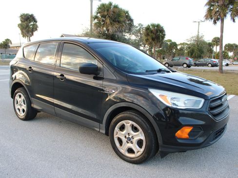 Used 2017 Ford Escape S image 8